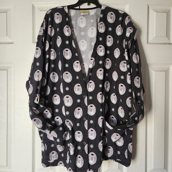 Adorable Snowman Scrub Jacket Size XL Black & White, goes with everything!!! GUC - Picture 3 of 5